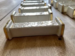 Lot de 10 porte-couteaux vintage art déco en céramique blanche et dorée
