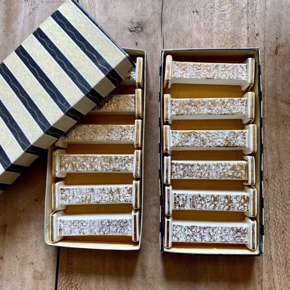 Lot de 10 porte-couteaux vintage art déco en céramique blanche et dorée