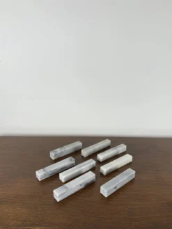 Lot de 8 portes-couteaux en marbre blanc