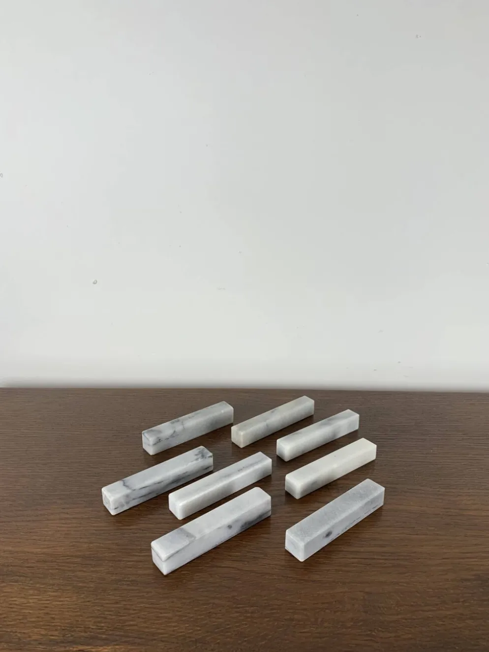 Lot de 8 portes-couteaux en marbre blanc
