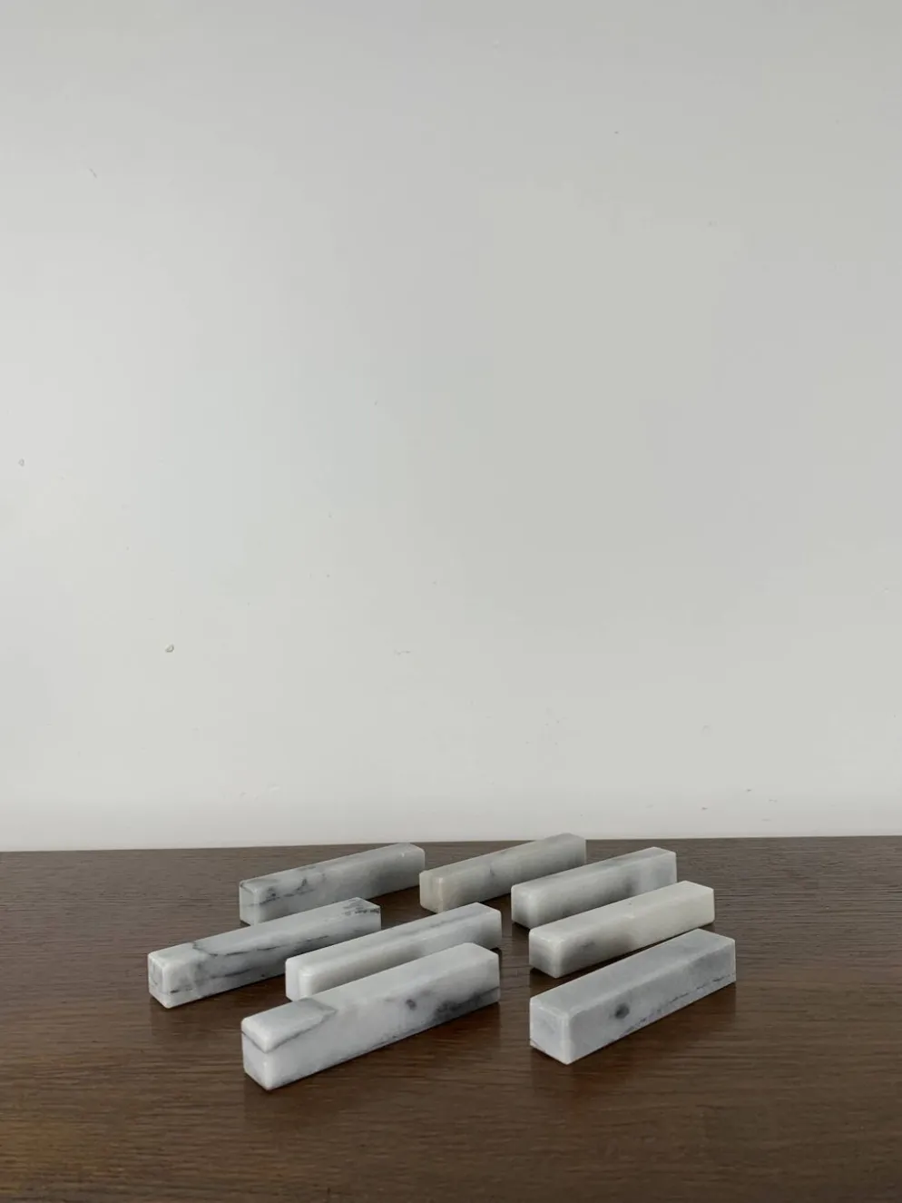 Lot de 8 portes-couteaux en marbre blanc