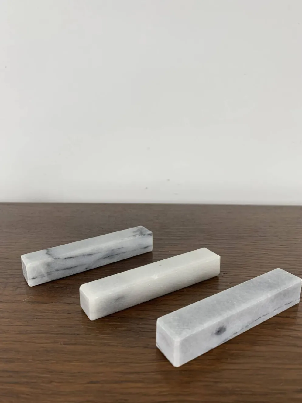 Lot de 8 portes-couteaux en marbre blanc