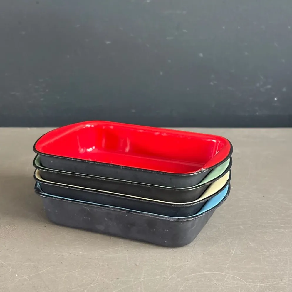 Lot de 4 raviers / plats en fonte émaillée