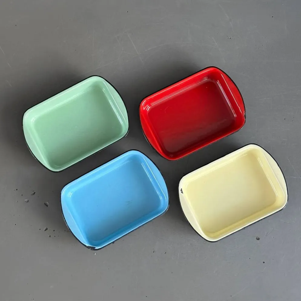 Lot de 4 raviers / plats en fonte émaillée