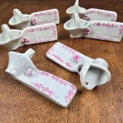 Lot de 6 repose-couteaux avec marque-nom vintage en porcelaine, forme panier