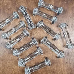 Lot de 12 repose-couteaux et fourchettes anciens en verre épais transparent