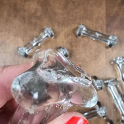 Lot de 12 repose-couteaux et fourchettes anciens en verre épais transparent