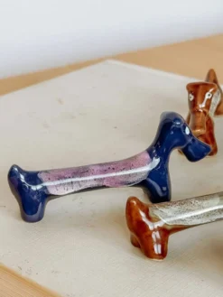 Lot de 6 repose-couteaux teckel en céramique émaillée