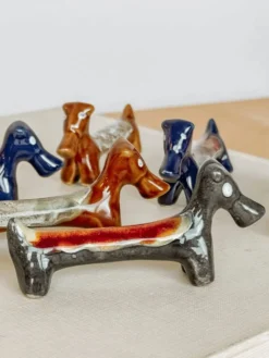 Lot de 6 repose-couteaux teckel en céramique émaillée
