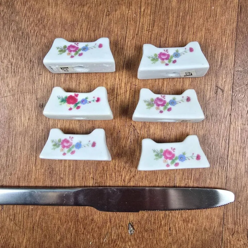 Lot de 6 repose-couteaux vintage, porcelaine blanche à fleurs