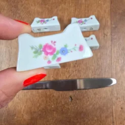 Lot de 6 repose-couteaux vintage, porcelaine blanche à fleurs