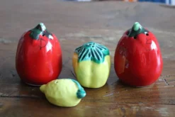 Lot de salières et poivrières en céramique vernissée – Fruits & légume