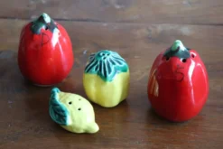 Lot de salières et poivrières en céramique vernissée – Fruits & légume
