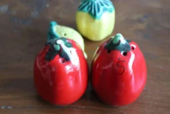 Lot de salières et poivrières en céramique vernissée – Fruits & légume