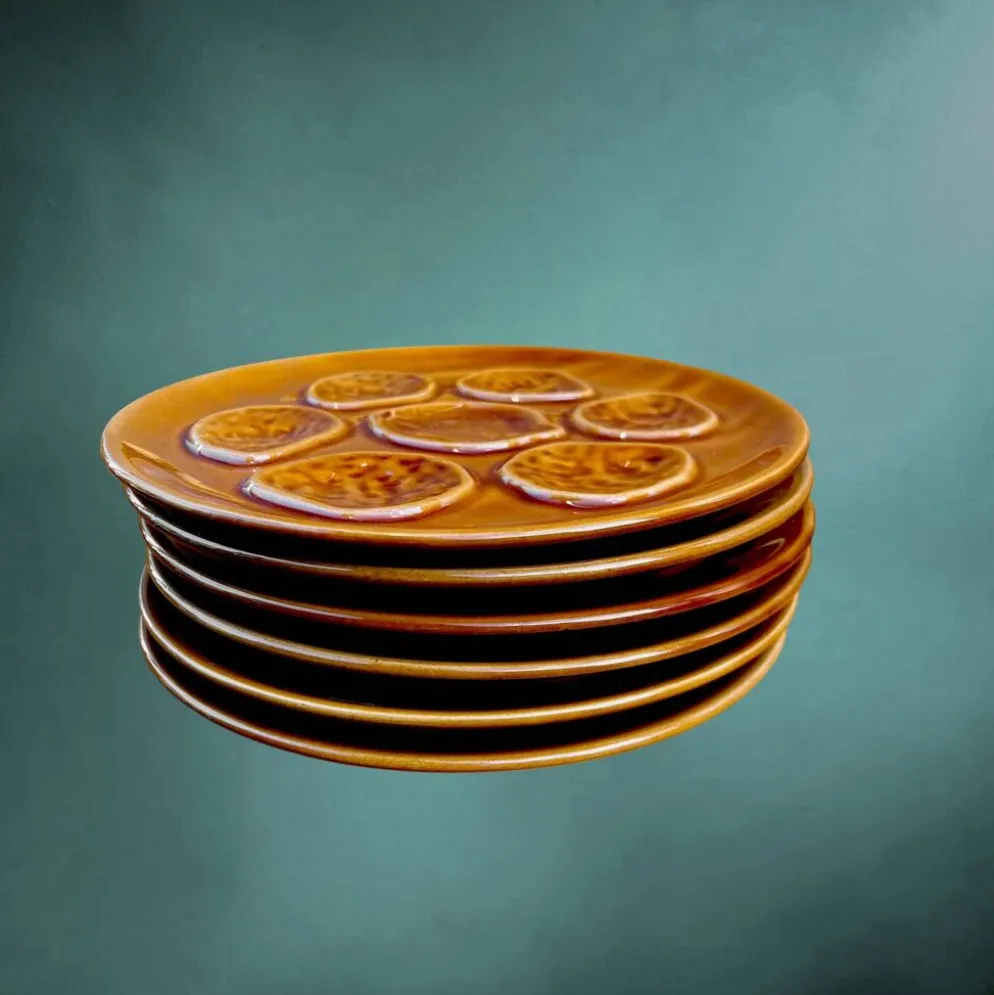 Lot de six assiettes à huîtres Niderviller en faïence émaillée caramel – années 60
