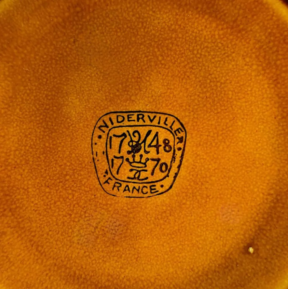 Lot de six assiettes à huîtres Niderviller en faïence émaillée caramel – années 60