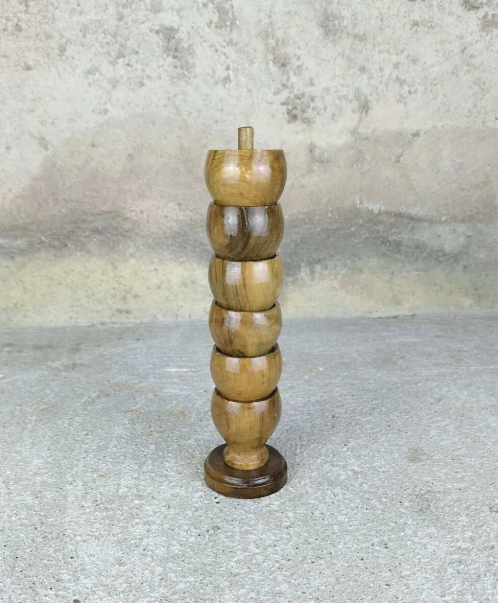 Lot de six coquetiers en bois d'olivier