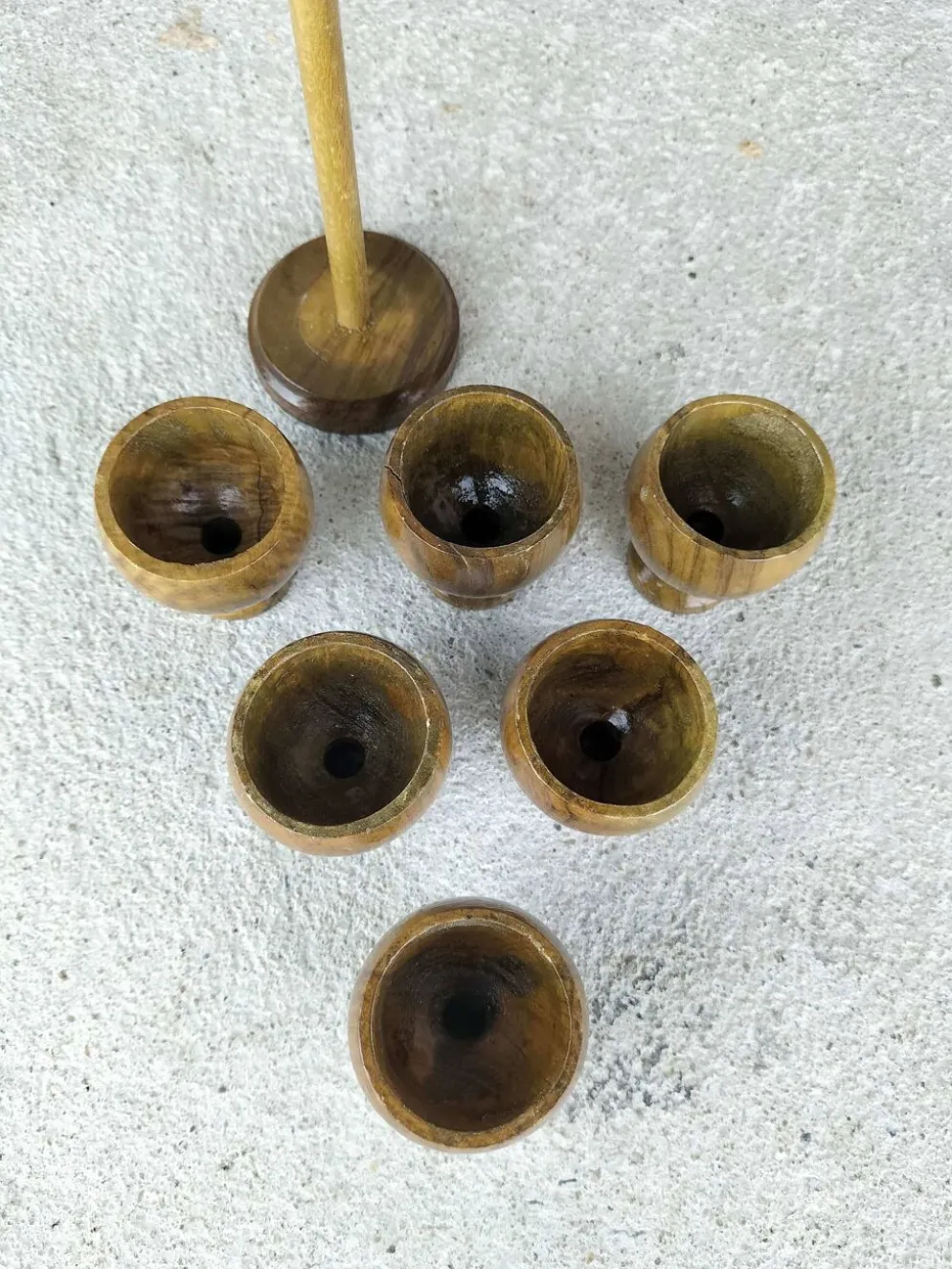 Lot de six coquetiers en bois d'olivier