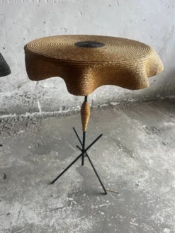 Lot de 2 tables d’appoint vintage italiennes en raphia