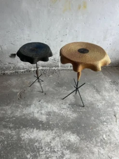 Lot de 2 tables d’appoint vintage italiennes en raphia
