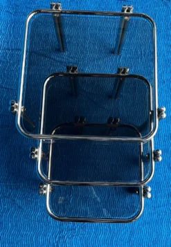 LOT DE 3 TABLES GIGOGNE METAL CHROME DOUBLE PIETEMENT ET VERRES FUMES