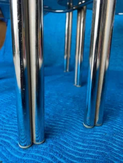 LOT DE 3 TABLES GIGOGNE METAL CHROME DOUBLE PIETEMENT ET VERRES FUMES
