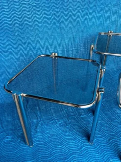 LOT DE 3 TABLES GIGOGNE METAL CHROME DOUBLE PIETEMENT ET VERRES FUMES
