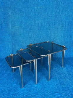 LOT DE 3 TABLES GIGOGNE METAL CHROME DOUBLE PIETEMENT ET VERRES FUMES