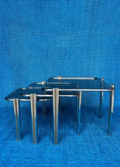 LOT DE 3 TABLES GIGOGNE METAL CHROME DOUBLE PIETEMENT ET VERRES FUMES