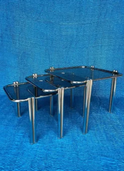 LOT DE 3 TABLES GIGOGNE METAL CHROME DOUBLE PIETEMENT ET VERRES FUMES