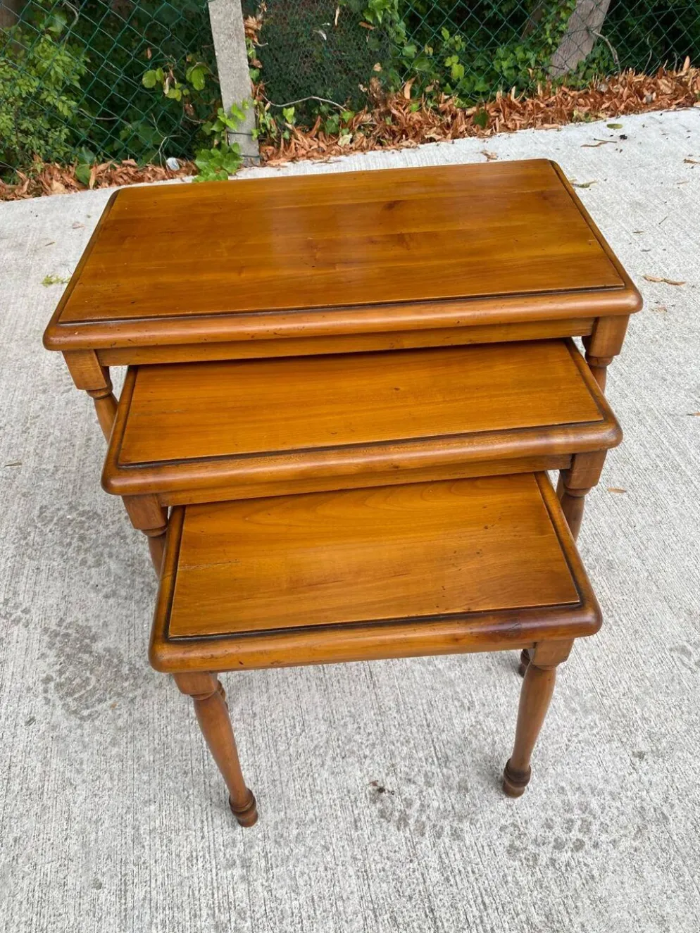 Lot de 3 Tables Gigognes en Bois Massif Merisier massif NF Ameublement Loui