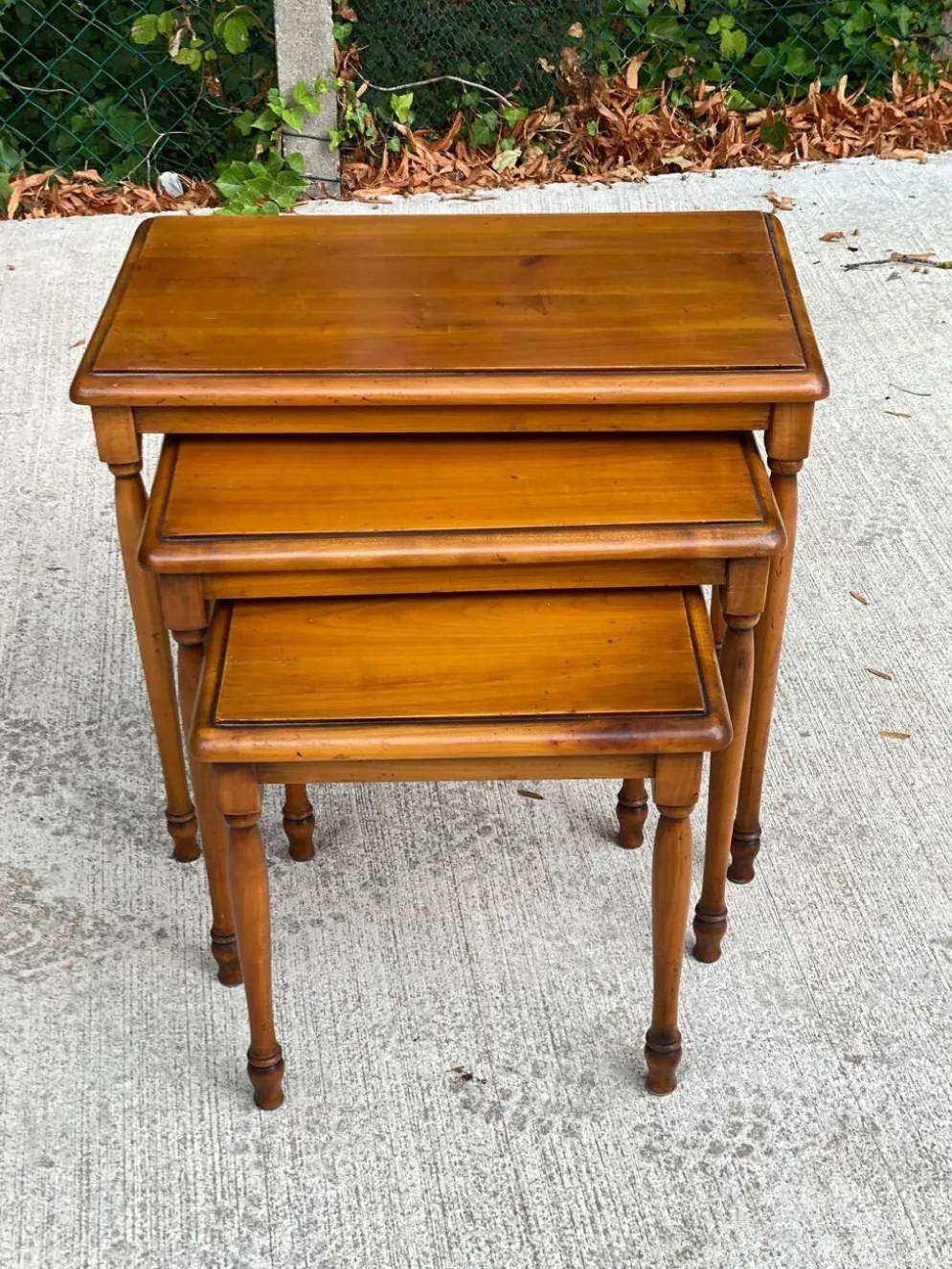 Lot de 3 Tables Gigognes en Bois Massif Merisier massif NF Ameublement Loui