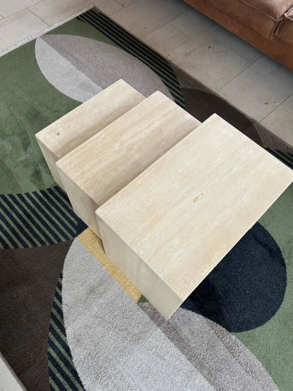 Lot de 3 tables gigognes en travertin
