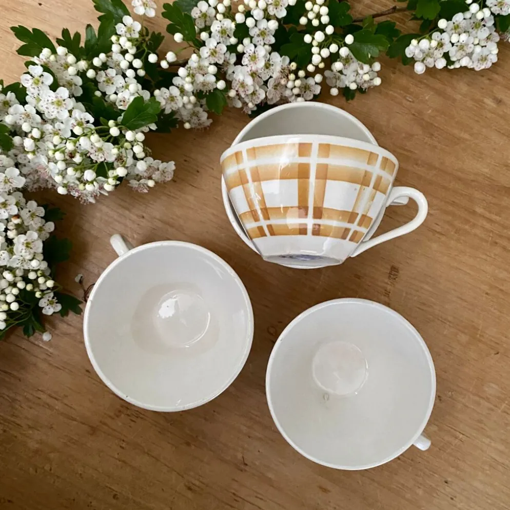 Lot de 4 tasses à café ancienne en porcelaine opaque de Badonvillier