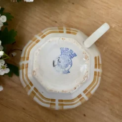 Lot de 4 tasses à café ancienne en porcelaine opaque de Badonvillier