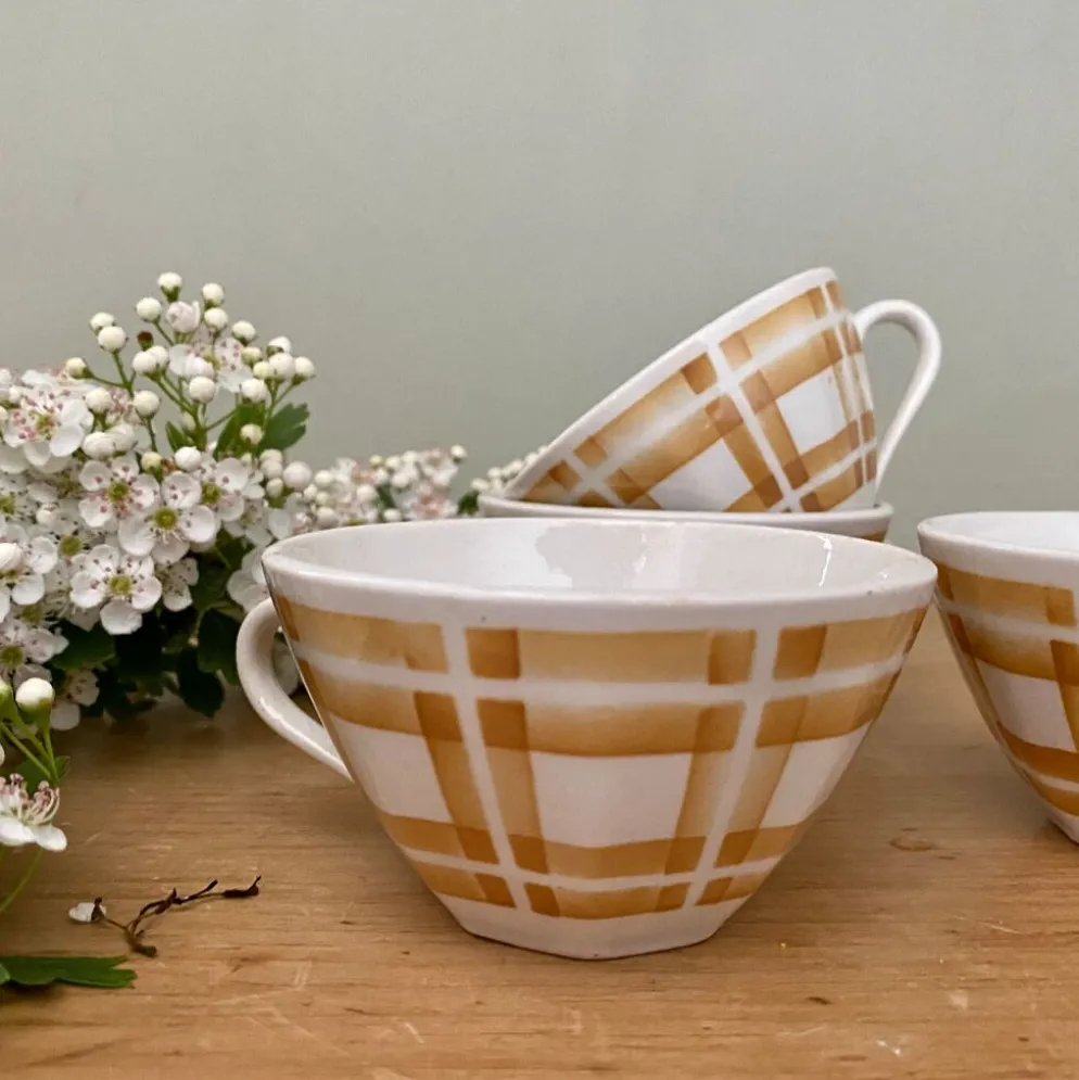 Lot de 4 tasses à café ancienne en porcelaine opaque de Badonvillier
