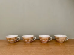Lot de 4 tasses à café ancienne en porcelaine opaque de Badonvillier