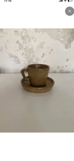 Lot de tasses à café en grès avec soucoupes
