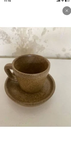 Lot de tasses à café en grès avec soucoupes