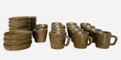 Lot de tasses à café en grès avec soucoupes