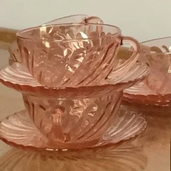 Lot de 5 tasses à café + sous-tasses – Verre rose Rosaline Arcoroc – Années