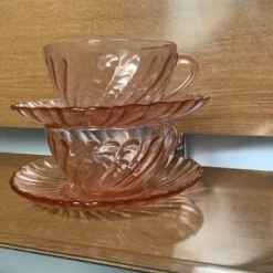 Lot de 5 tasses à café + sous-tasses – Verre rose Rosaline Arcoroc – Années