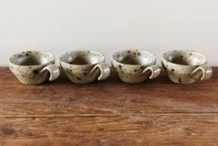 Lot de 4 tasses en grés pyrité