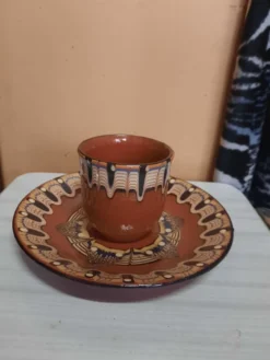 Lot de tasses et assiettes en céramique etnique
