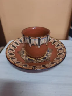 Lot de tasses et assiettes en céramique etnique
