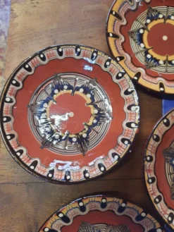 Lot de tasses et assiettes en céramique etnique