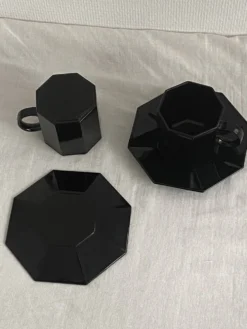 Lot de 2 tasses et sous-tasses Octime octogonales en verre noir
