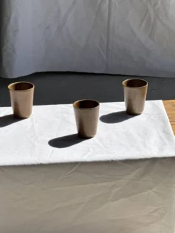 Lot de 5 tasses/mugs vintage en grès émaillé brun miel Grès Village H9 D8