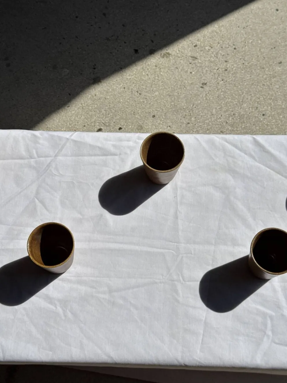 Lot de 5 tasses/mugs vintage en grès émaillé brun miel Grès Village H9 D8