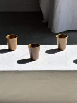Lot de 5 tasses/mugs vintage en grès émaillé brun miel Grès Village H9 D8